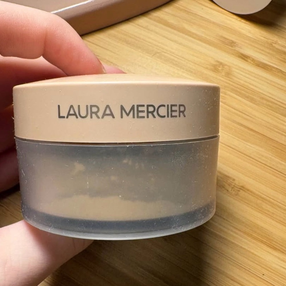 Laura Mercier Translucent Loose Setting Powder